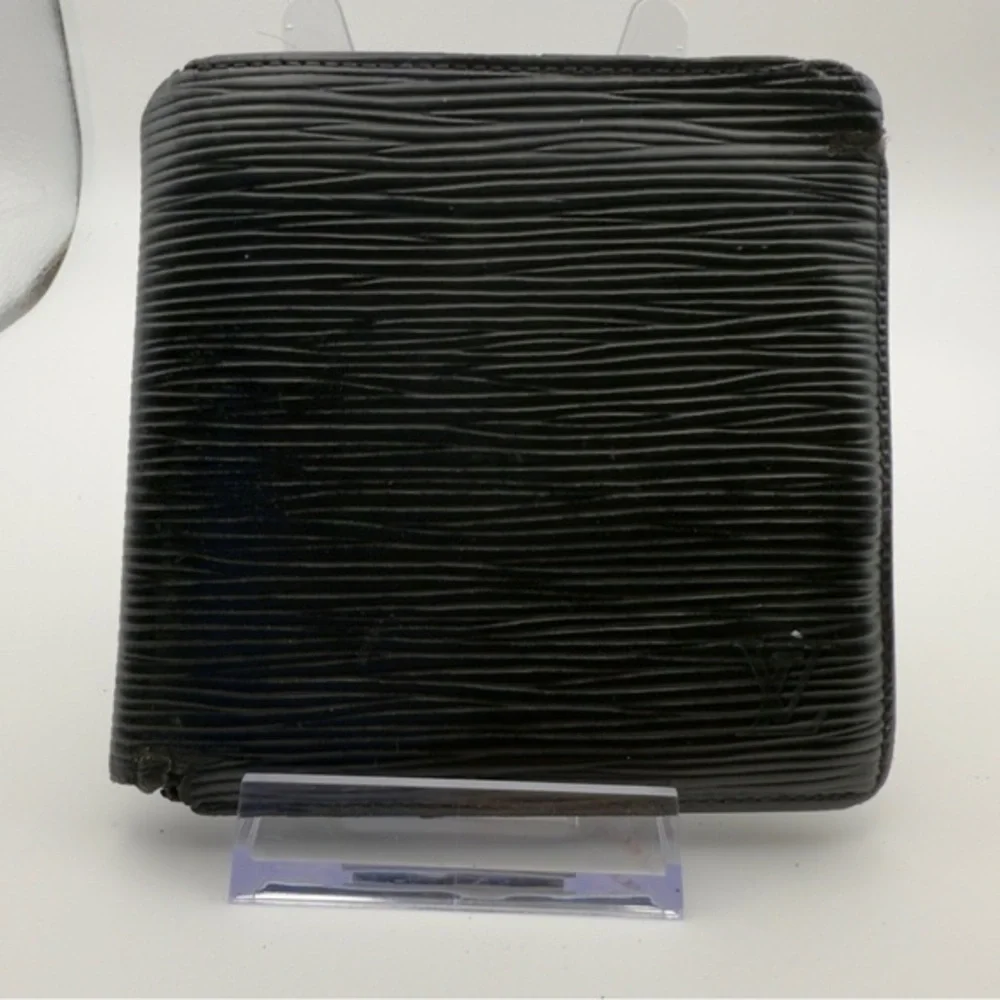 Louis Vuitton Black Epi Leather Bi-Fold Wallet | Men’s | Pre-Owned |